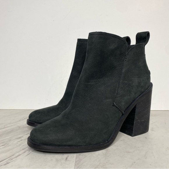 UGG Pixley Black Heeled Bootie 9 - Picture 13 of 13